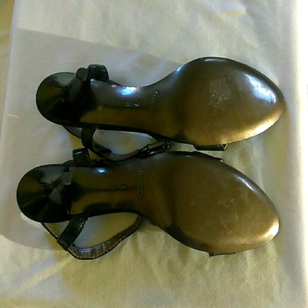 Coach ladies heeled sandal. - Picture 5 of 8